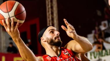 Ciclista sale a la ruta con una nueva parada exigente