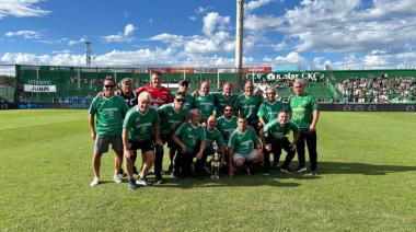 Sarmiento homenajeó a sus campeones de la Liga Deportiva del Oeste en el Eva Perón