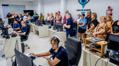 “Vecinos Seguros": Fomentistas y delegados municipales conocieron el funcionamiento interno del COM