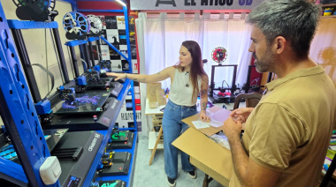 Fiorini visitó a emprendedora tecnológica que accedió a microcrédito y destacó su crecimiento