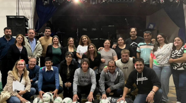 La Municipalidad entregó material deportivo al club San Martín de Iriarte