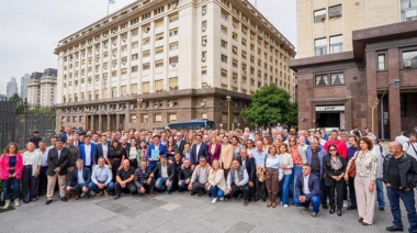 Intendentes bonaerenses y del país le reclamaron a Milei que baje la nafta y reactive las obras