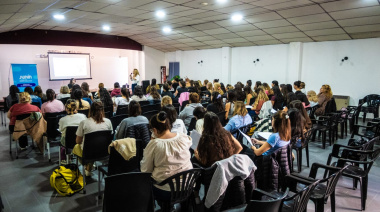 Capacitan sobre seguridad alimentaria a personal de jardines maternales municipales