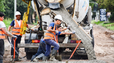 Tras los días de lluvia, el municipio reanudó las obras de pavimento