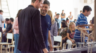 Entrega de instrumentos en Alberdi con apoyo municipal y provincial