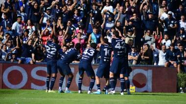 Independiente Rivadavia goleó 5-1 a Gimnasia de Mendoza y se aseguró la primera posición