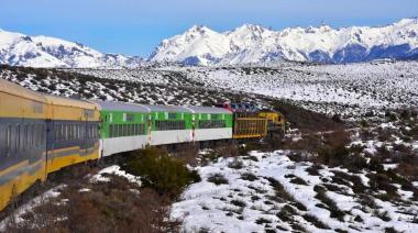 El único tren que une el mar con la cordillera y funciona en Argentina: recorre 827 km por la Patagonia