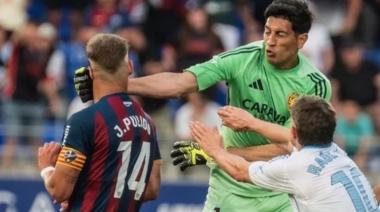 Escándalo: piña y expulsión del arquero argentino Esteban Andrada en la Segunda División española