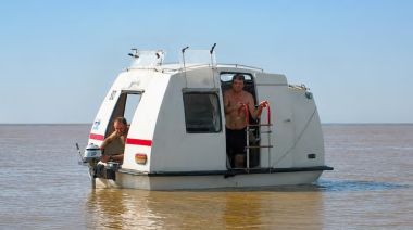 El antecedente argentino de las SUV chinas que flotan: así es la Boyita que supo verse en la Laguna de Gómez