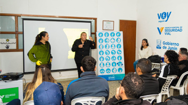 Capacitan a trabajadores municipales en lengua de señas para fortalecer la atención inclusiva y fomentar la accesibilidad con los vecinos