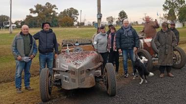 La Vuelta de Lobos pasó por Chivilcoy y reunió a fanáticos de los autos clásicos en San Sebastián
