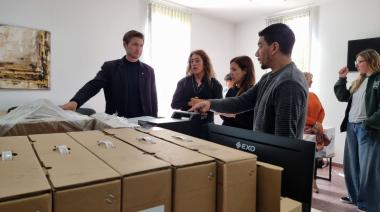 El Ministerio de Salud bonaerense entregó equipamiento informático a los municipios de Junín y Alem