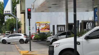 El gasto en nafta para los hogares argentinos aumentó casi $39.000 por mes desde el inicio de la guerra