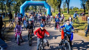 En su mes aniversario, el Colegio Santa Unión de Junín realizó una bicicleteada familiar