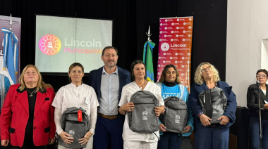 El Ministerio de Salud bonaerense entregó mochilas técnicas equipadas a estudiantes de enfermería en Lincoln
