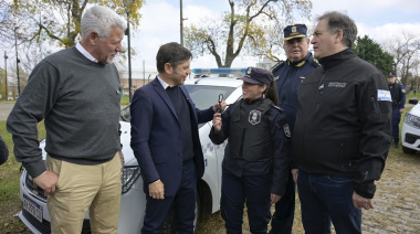 Kicillof entregó nuevos patrulleros y motos en Pergamino