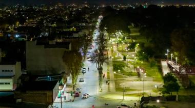 Quedó habilitada una nueva etapa de reconversión LED en el Parque Central de Junín