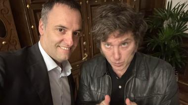 Milei dice que cree en la honestidad de Adorni, pero si la Justicia lo considera culpable lo "eyecta"