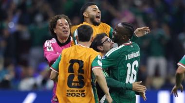 México superó ampliamente a Ecuador y alcanzó el quinto partido del Mundial