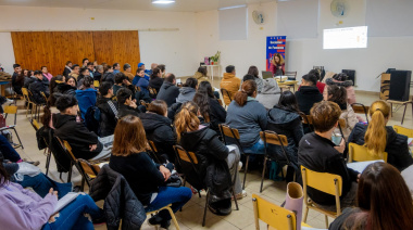 Más de 80 vecinos participaron del curso de manipulación de alimentos en el barrio Emilio Mitre