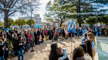 Con una gran participación comunitaria, Junín celebró el Día de la Independencia con un acto unificado en la Plaza 9 de Julio