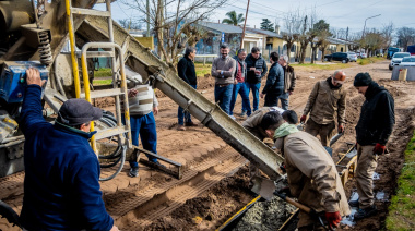 Comenzó la obra de cordón cuneta sobre calle Chile