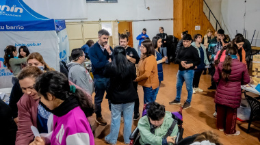 "La Muni en tu Barrio" llegó al barrio Evita y Fiorini destacó el contacto directo con los vecinos