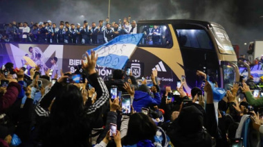La Selección volvió del Mundial: multitud en Ezeiza, micro descapotable y un emotivo recibimiento