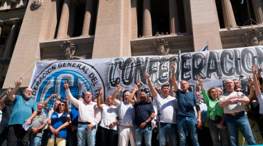 La CGT, las CTA y movimientos sociales marchan al Congreso junto a los jubilados
