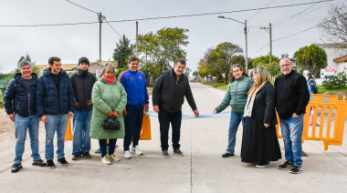 Barenghi inauguró las nuevas cuadras de pavimento y aseguró que "todos los vecinos tienen derecho a tenerlo"