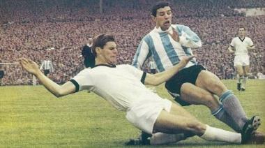 Luis Artime, el futbolista que se crió en Junín y enfrentó a Inglaterra en el Mundial de 1966