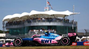 Franco Colapinto aprovechó un final de carrera caótico en Silverstone y sumó dos puntos