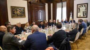Kicillof y Cuattromo firmaron convenios con municipios para la compra de bienes de capital