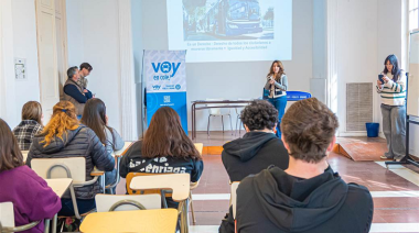 El Gobierno de Junín entregó tarjetas SUBE y capacitó a alumnos universitarios sobre el transporte público