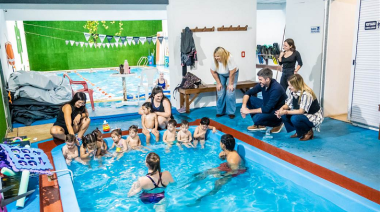 Los alumnos de sala de 2 de los Jardines Maternales Municipales ya disfrutan de clases de natación