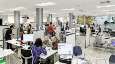 El Gobierno oficializó aumentos para estatales y un pago extraordinario de $80.000