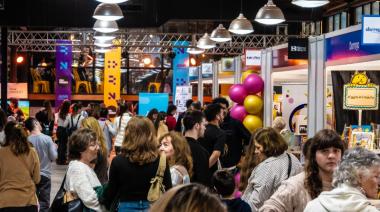 Con gran marco de público, la XXII Feria del Libro de Junín desplegó una intensa segunda jornada