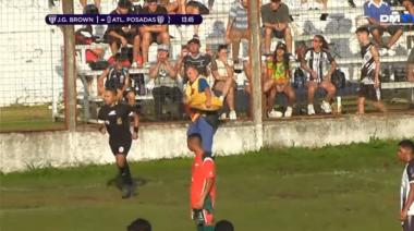 Insólito: un árbitro expulsó a un vendedor de chipá en pleno partido
