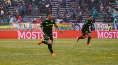 Con un golazo de Tomás Fernández, Aldosivi venció a Atlético Tucumán y sigue soñando con la permanencia
