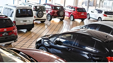 Concesionarios le apuntan a las tasas altas que cobran los bancos por las caídas de ventas de autos