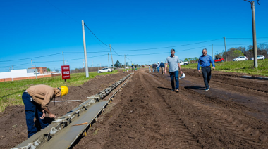 Se ejecutan obras de cordón cuneta en el barrio Bicentenario