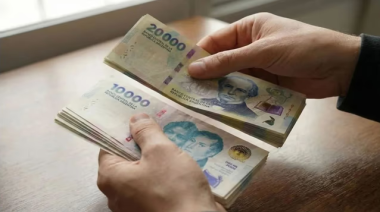 Seis de cada diez argentinos se endeudaron en los últimos seis meses para pagar alimentos, salud, tarifas y servicios