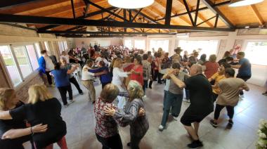 Más de 130 adultos mayores celebraron el Día del Jubilado y el inicio de la primavera