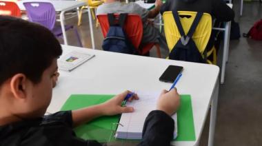 Regulan por ley el uso de celulares en escuelas secundarias bonaerenses