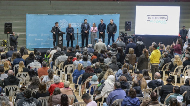 Kicillof entregó 370 escrituras gratuitas a familias de Nueve de Julio