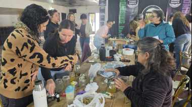 Rojas realizó un nuevo Seminario de Jardinería Especial con técnicas para elaborar productos naturales