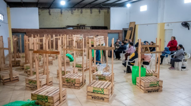 “Barrios Limpios”: el Municipio entregó 580 cestos de residuos en 20 barrios de Junín