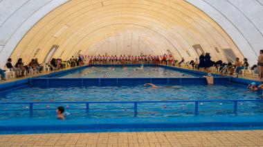 El torneo "Una hora nadando" celebró sus 10 años con más de 120 nadadores en el Club Junín
