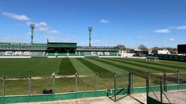 El césped del Eva Perón, como una alfombra: la notable mejora del campo de juego