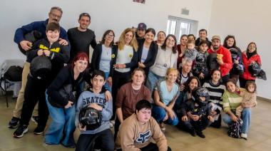 “Inclusión Segura”: entregaron cascos a familias y asistentes de personas con discapacidad